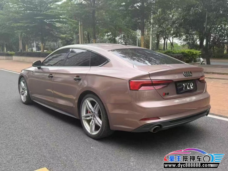 17年奥迪A5轿车抵押车出售