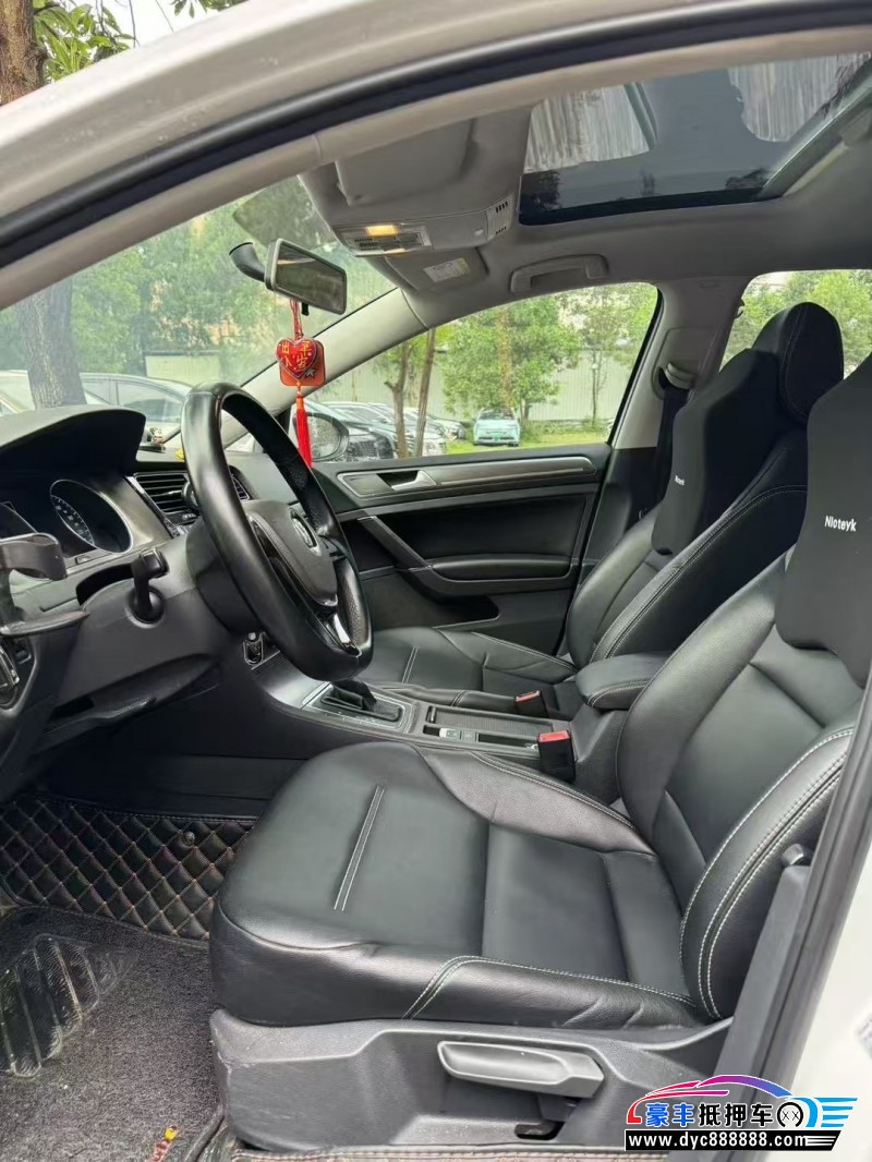 15年大众高尔夫轿车抵押车出售