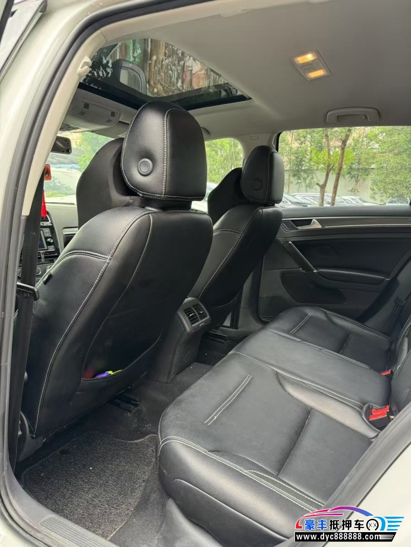 15年大众高尔夫轿车抵押车出售