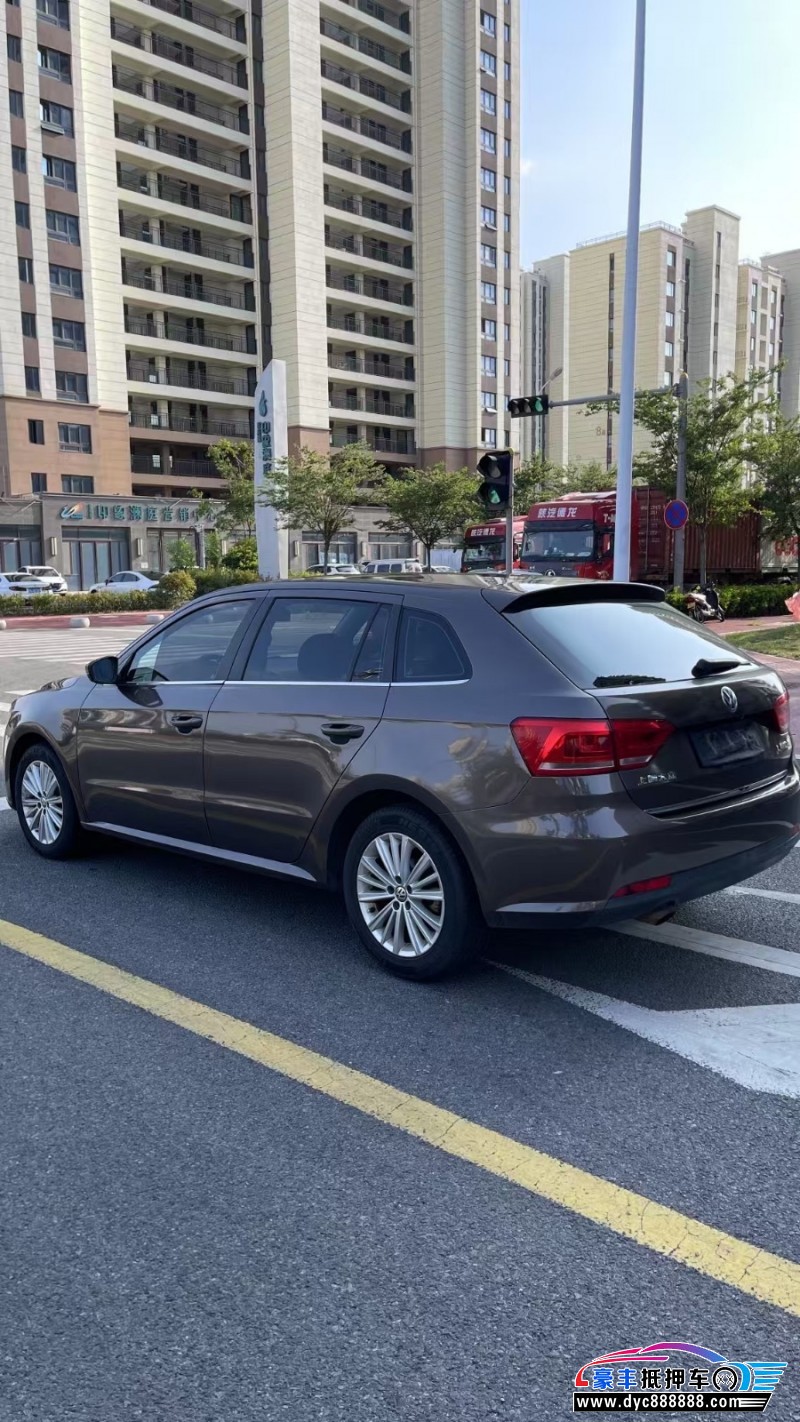 15年大众朗行轿车抵押车出售