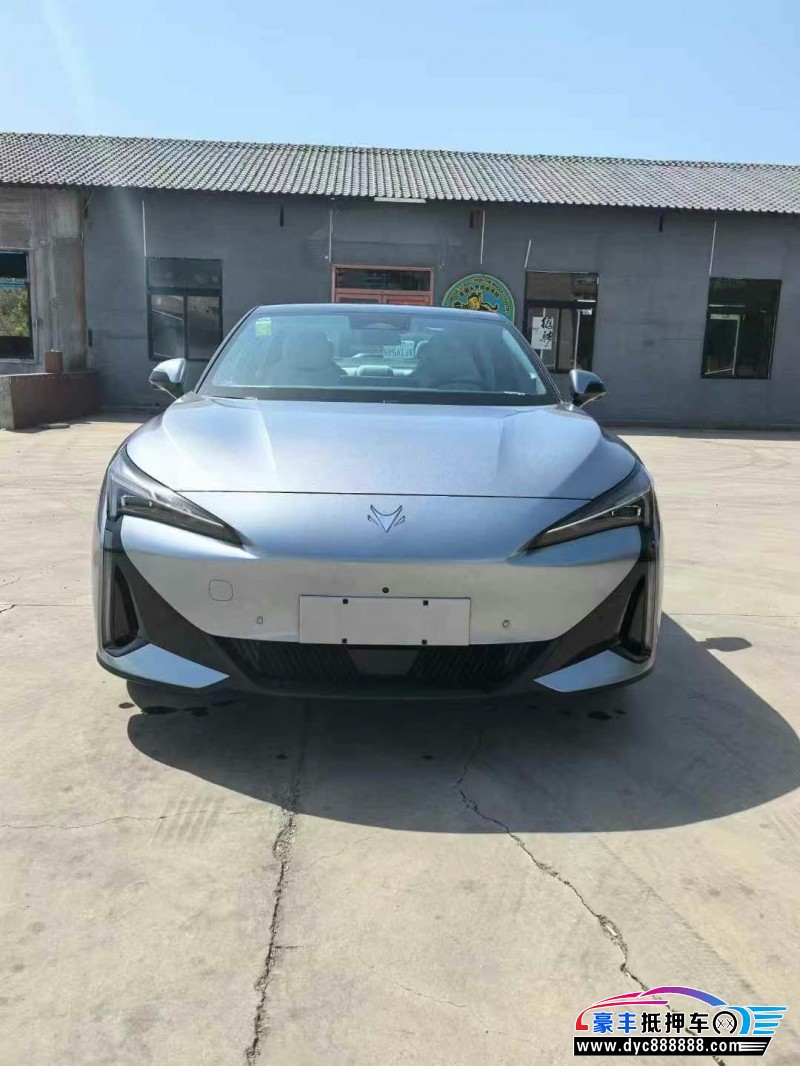 25年极狐阿尔法S轿车