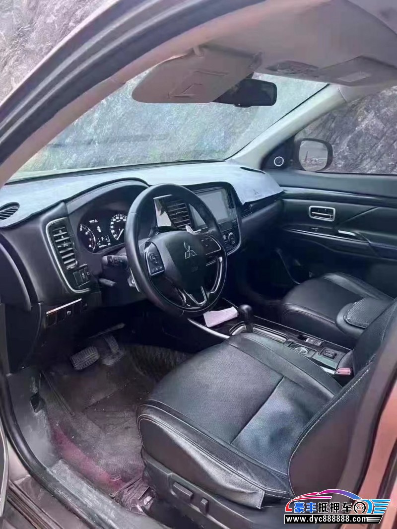 18年三菱欧蓝德轿车抵押车出售