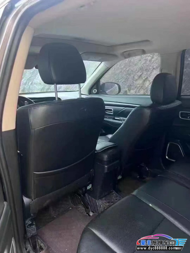 18年三菱欧蓝德轿车抵押车出售