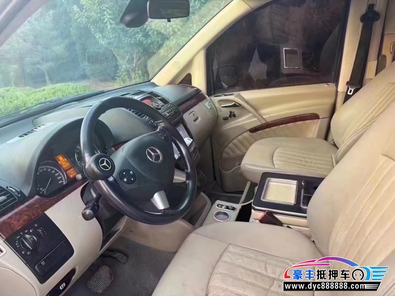 11年奔驰唯雅诺轿车抵押车出售