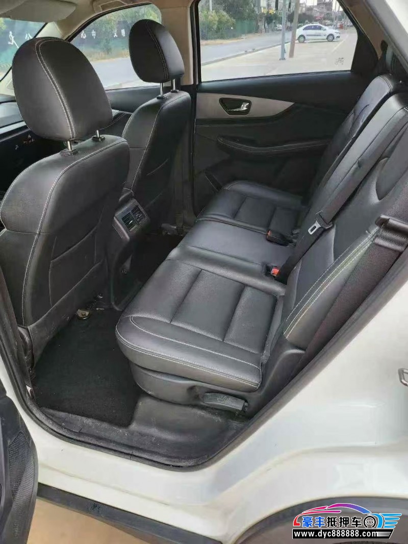 21年东风风光560轿车抵押车出售