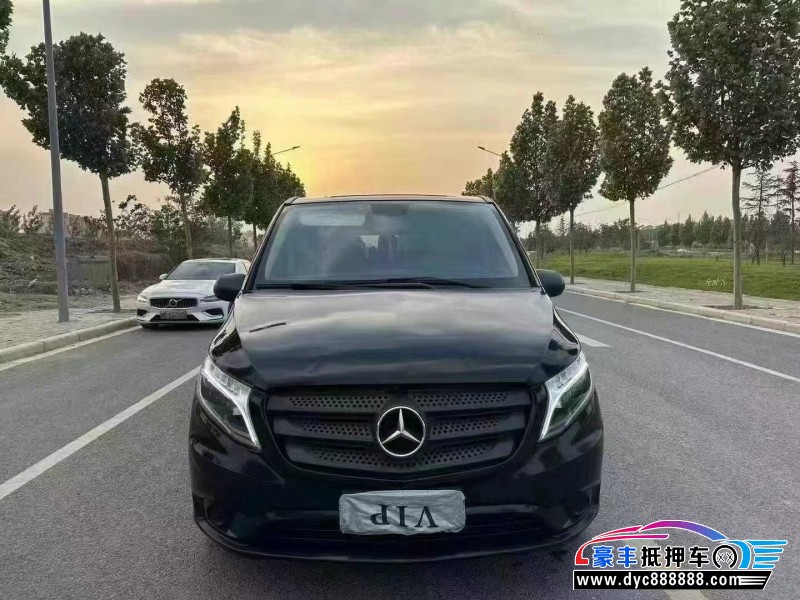 17年奔驰威霆轿车抵押车出售