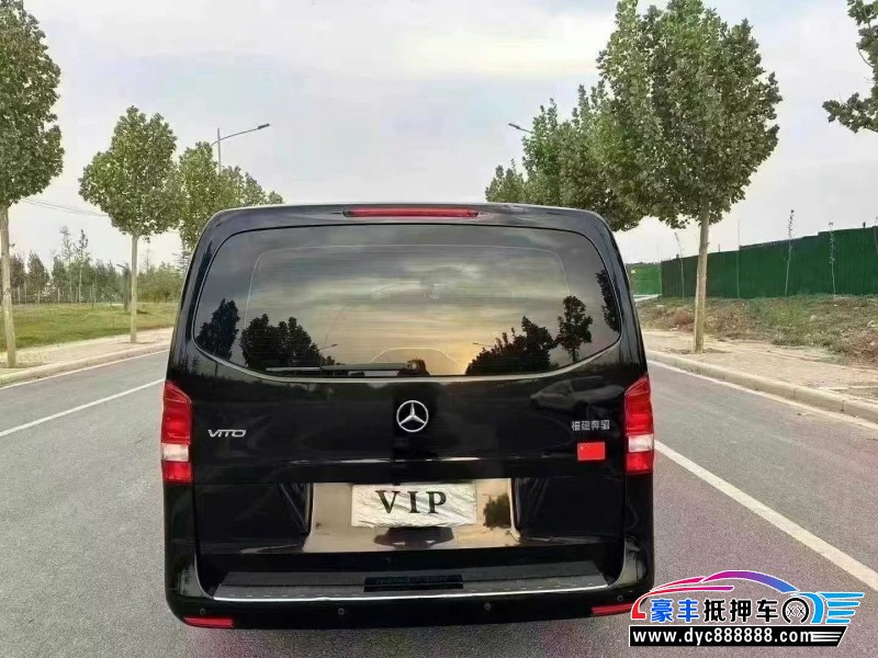 17年奔驰威霆轿车抵押车出售