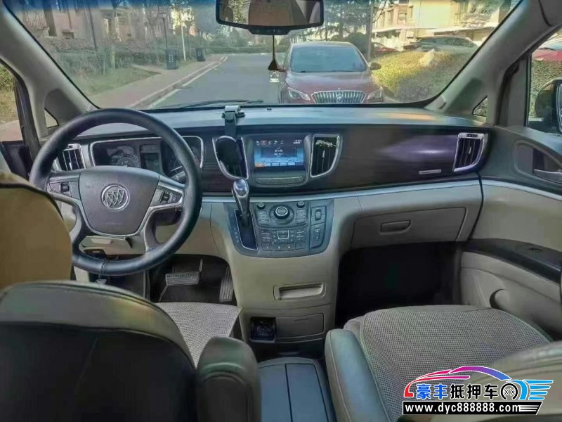 13年别克GL8轿车抵押车出售