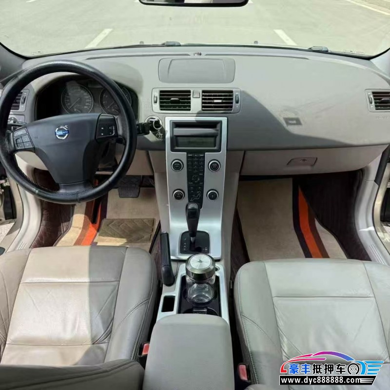 12年沃尔沃S40轿车抵押车出售