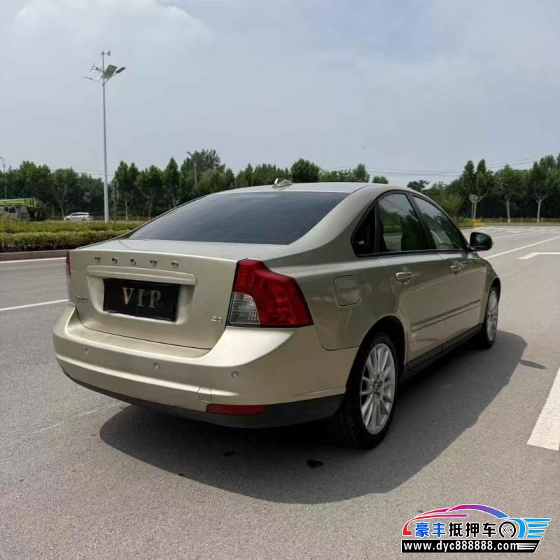12年沃尔沃S40轿车抵押车出售