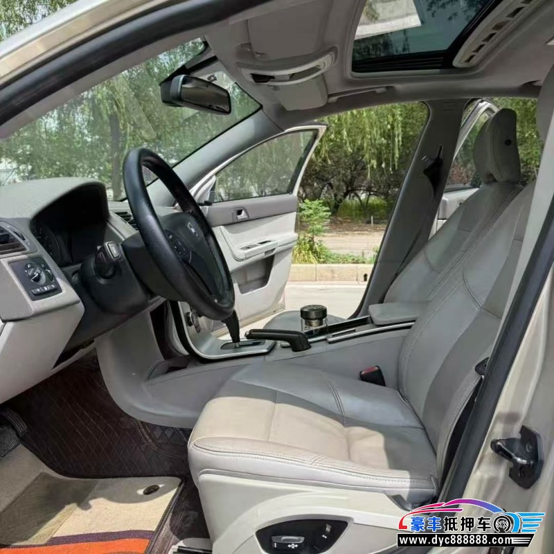 12年沃尔沃S40轿车抵押车出售