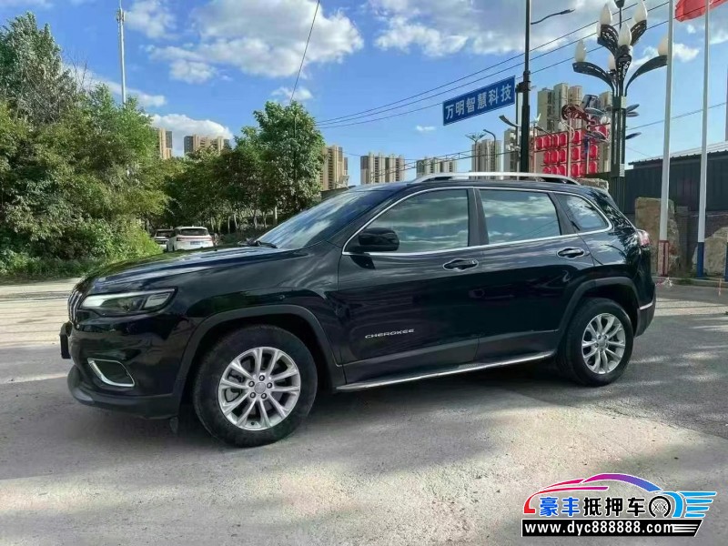 19年Jeep自由光轿车抵押车出售