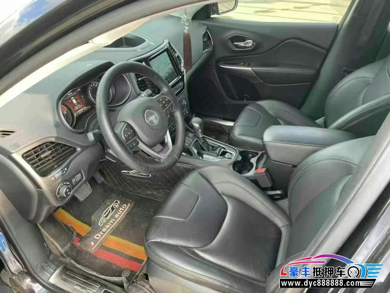 19年Jeep自由光轿车抵押车出售