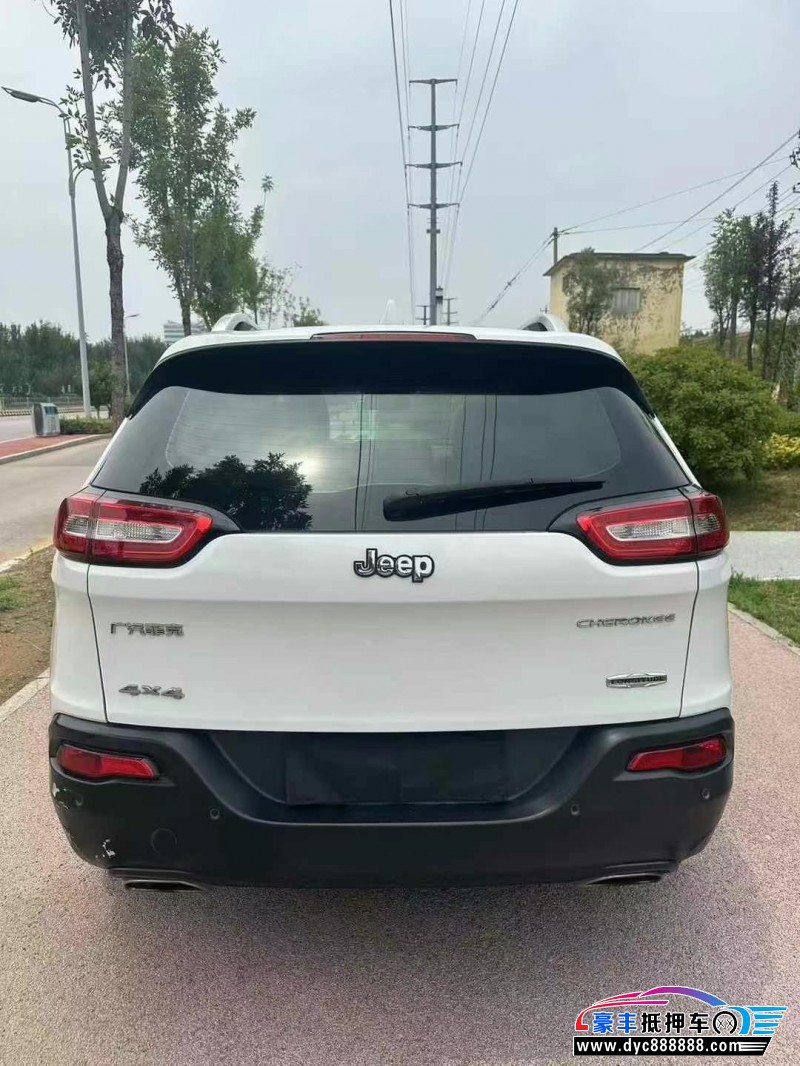 17年Jeep自由光轿车抵押车出售