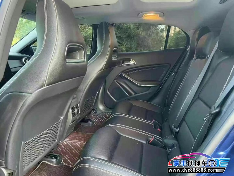 19年奔驰GLA轿车抵押车出售