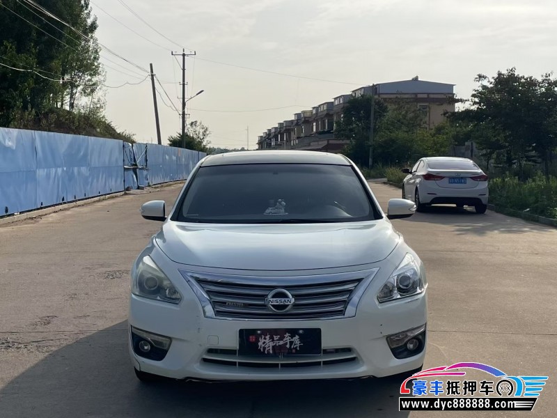 抵押车出售13年日产天籁轿车