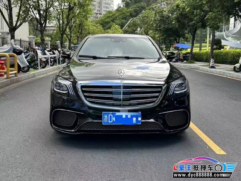 14年奔驰S轿车
