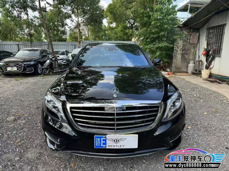 16年奔驰S轿车