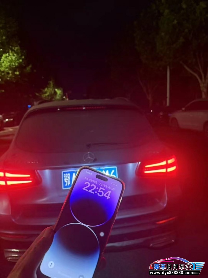 16年奔驰GLC轿车抵押车出售