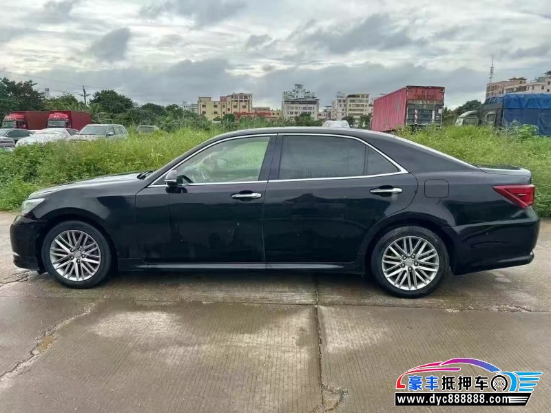 16年丰田皇冠轿车抵押车出售