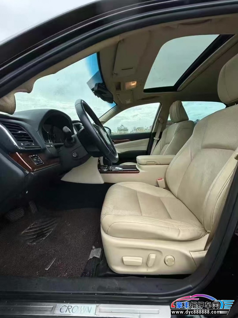 16年丰田皇冠轿车抵押车出售