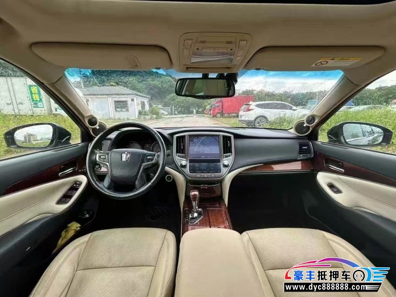 16年丰田皇冠轿车抵押车出售