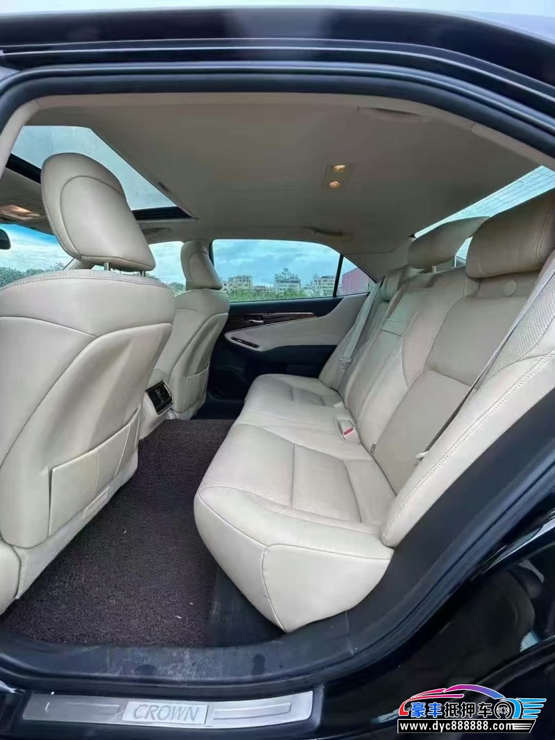 16年丰田皇冠轿车抵押车出售