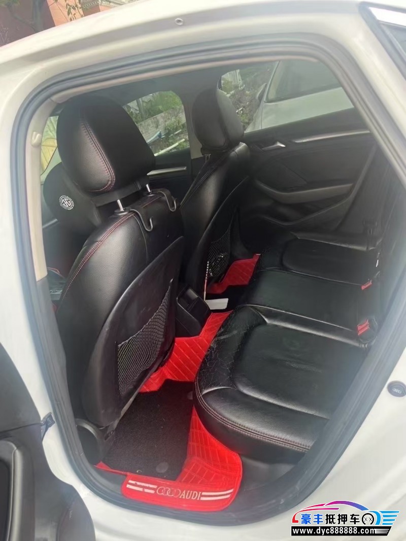 17年奥迪A3轿车抵押车出售