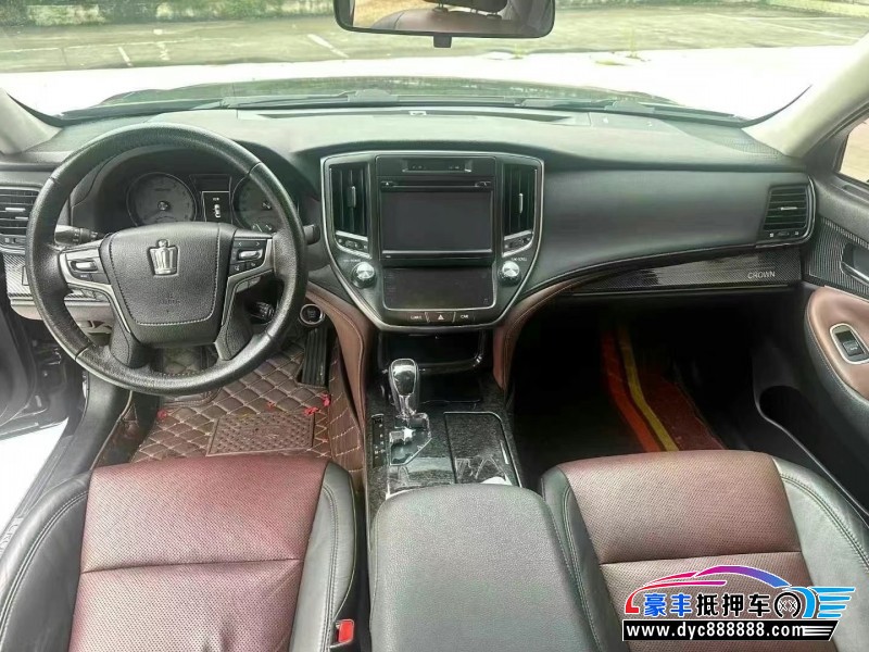 18年丰田皇冠轿车抵押车出售