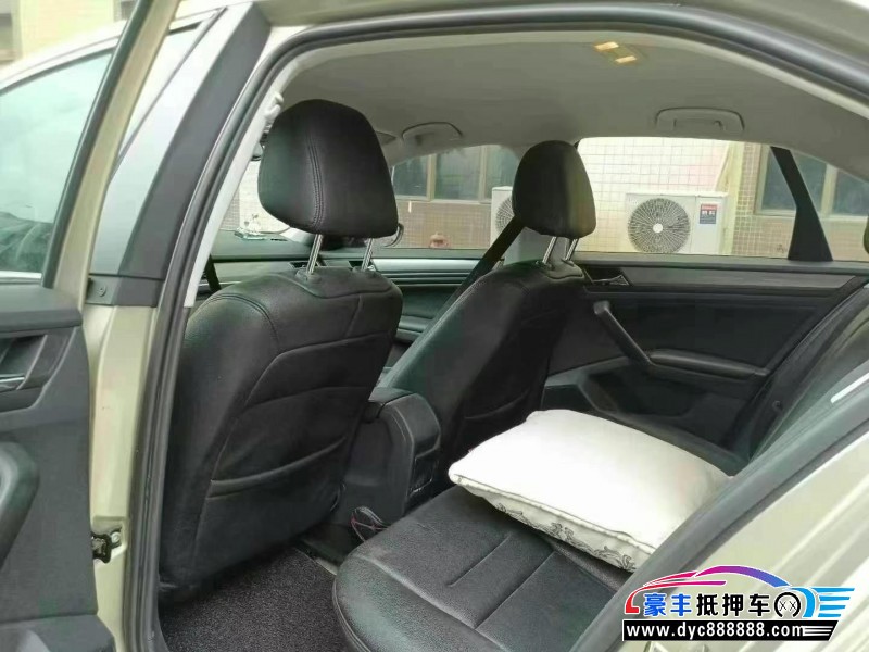 17年大众宝来轿车抵押车出售