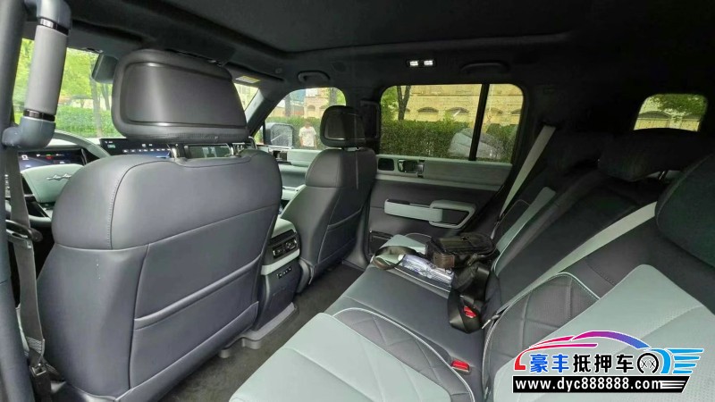 25年方程豹5轿车抵押车出售