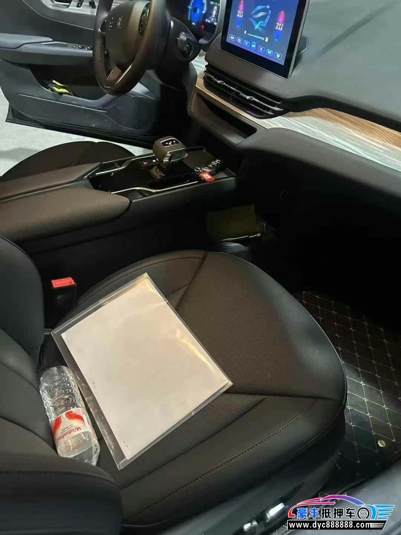 25年红旗EQM5轿车抵押车出售