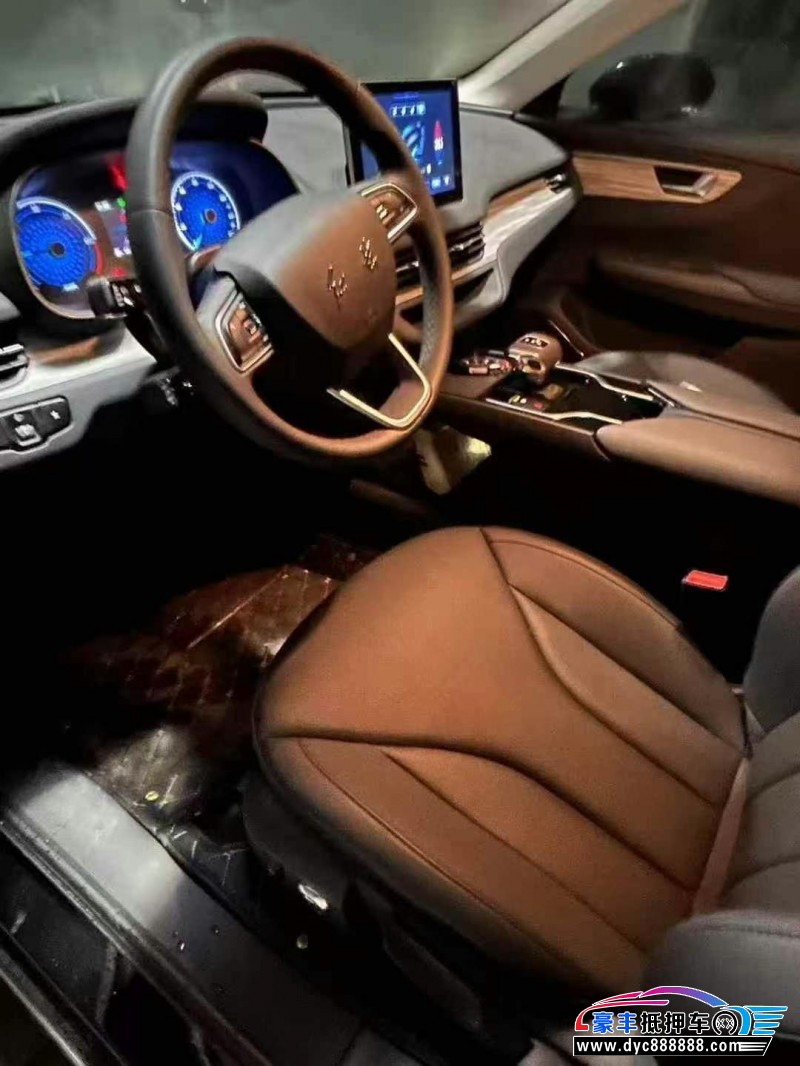 25年红旗EQM5轿车抵押车出售