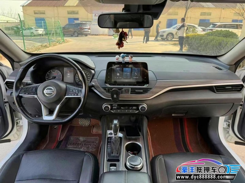 22年日产天籁轿车抵押车出售