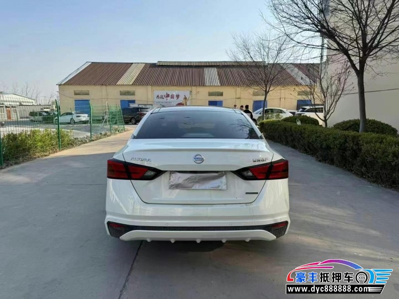 22年日产天籁轿车抵押车出售