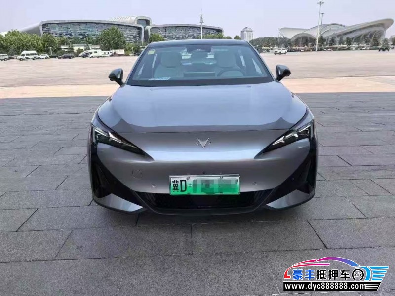 25年极狐阿尔法S轿车
