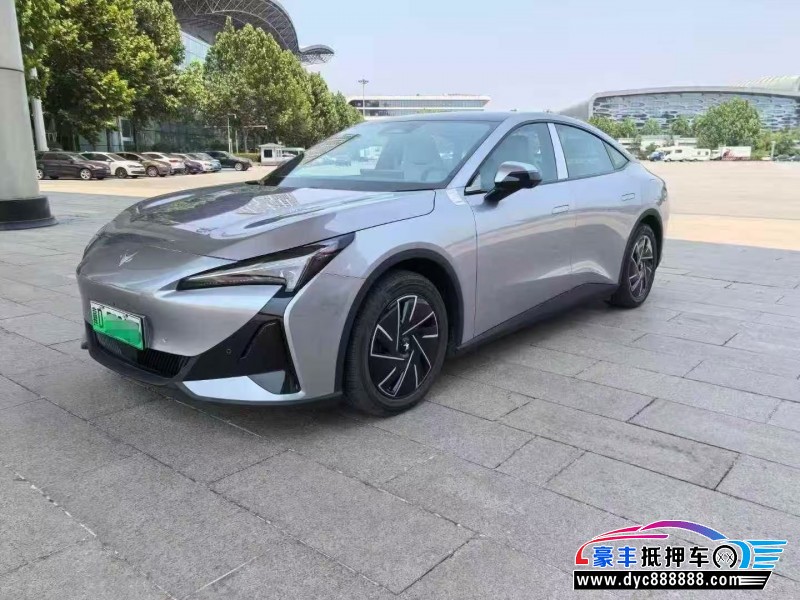 25年极狐阿尔法S轿车抵押车出售