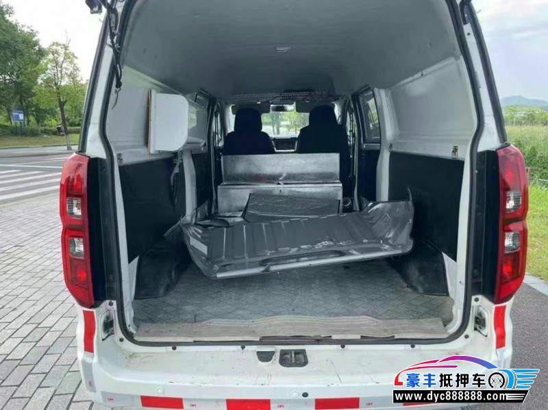 23年金杯海狮轿车抵押车出售