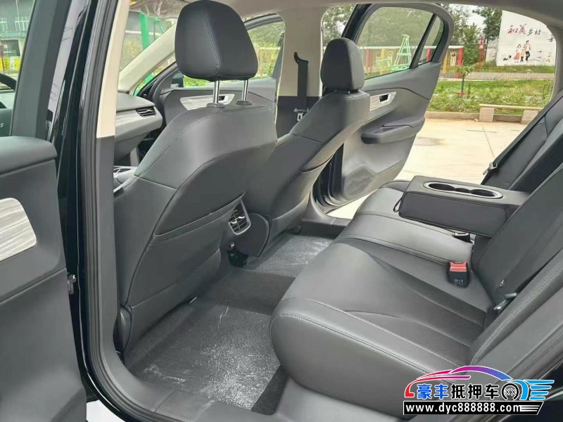 25年红旗EQM5轿车抵押车出售