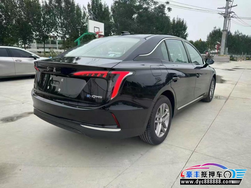 25年红旗EQM5轿车抵押车出售