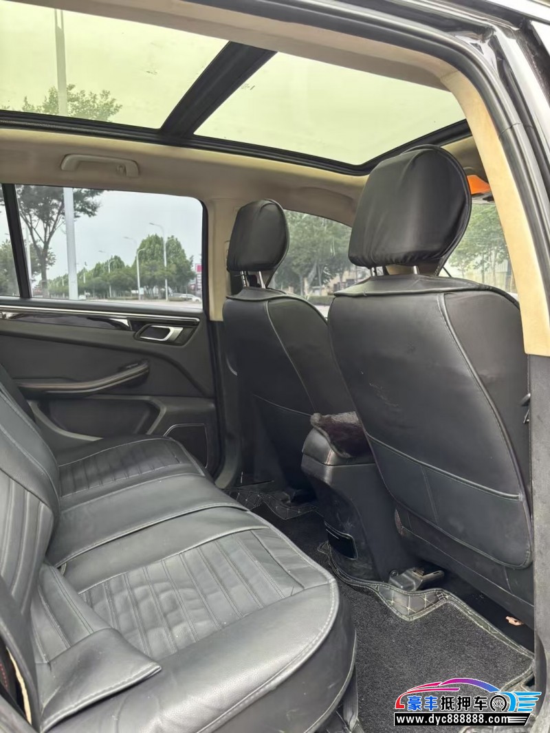 16年众泰大迈X5轿车抵押车出售