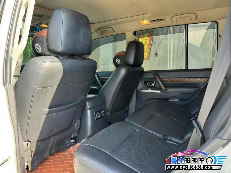 19年三菱帕杰罗轿车抵押车出售