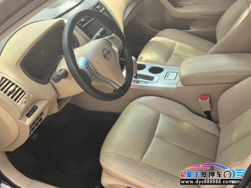 19年日产天籁轿车抵押车出售