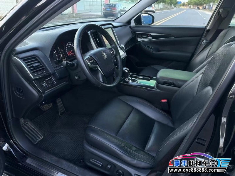 18年丰田皇冠轿车抵押车出售