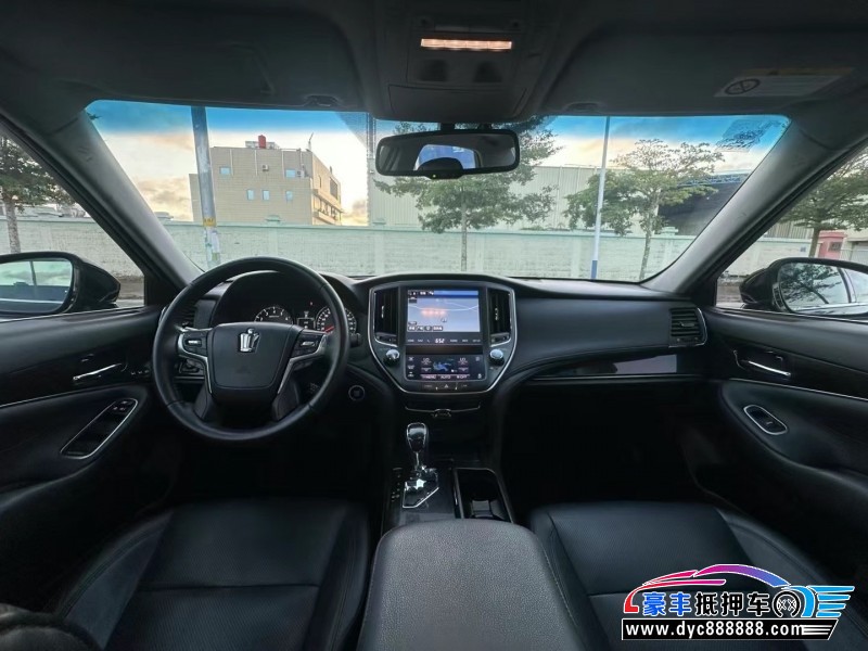 18年丰田皇冠轿车抵押车出售