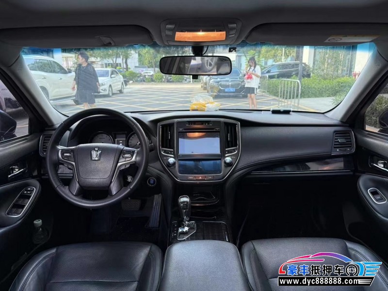 16年丰田皇冠轿车抵押车出售