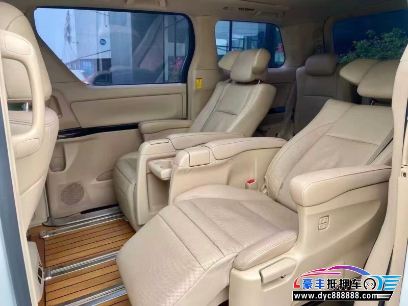 11年丰田埃尔法轿车抵押车出售