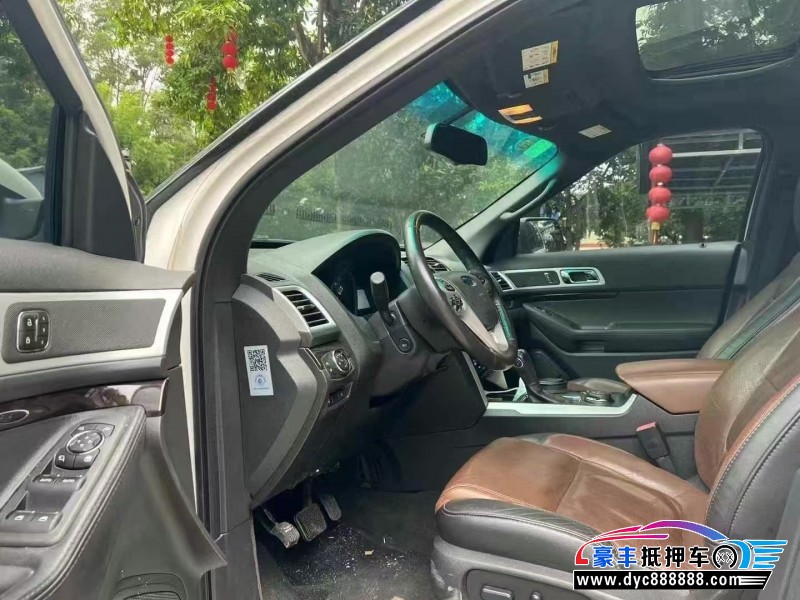 14年福特探险者轿车抵押车出售