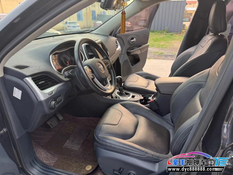 17年Jeep自由光SUV抵押车出售