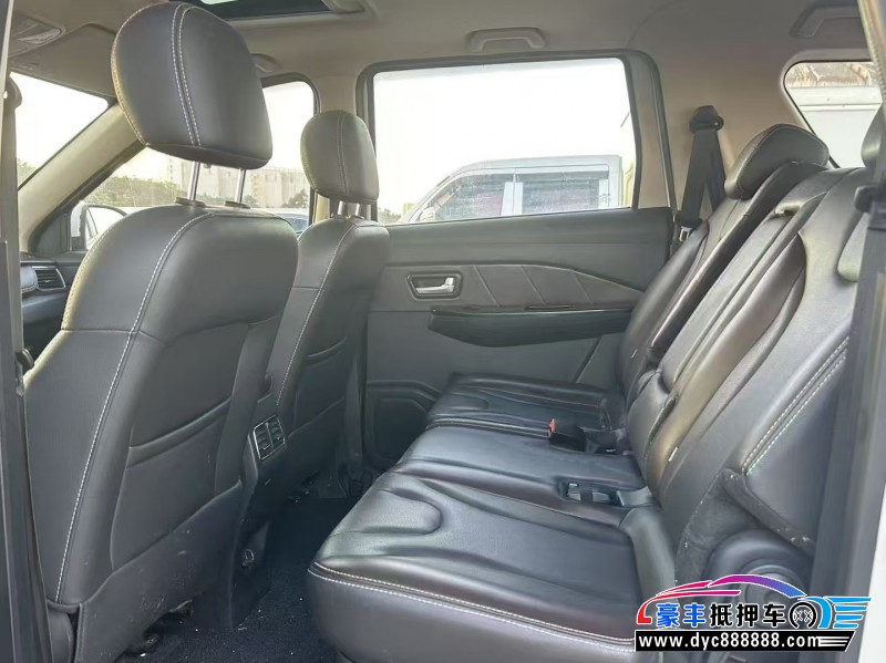 19年东风风光370轿车抵押车出售